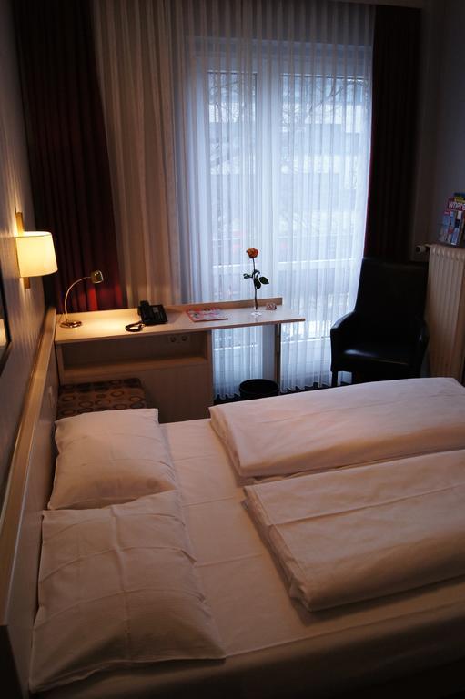 Berlin Plaza Hotel Am Kurfuerstendamm Oda fotoğraf