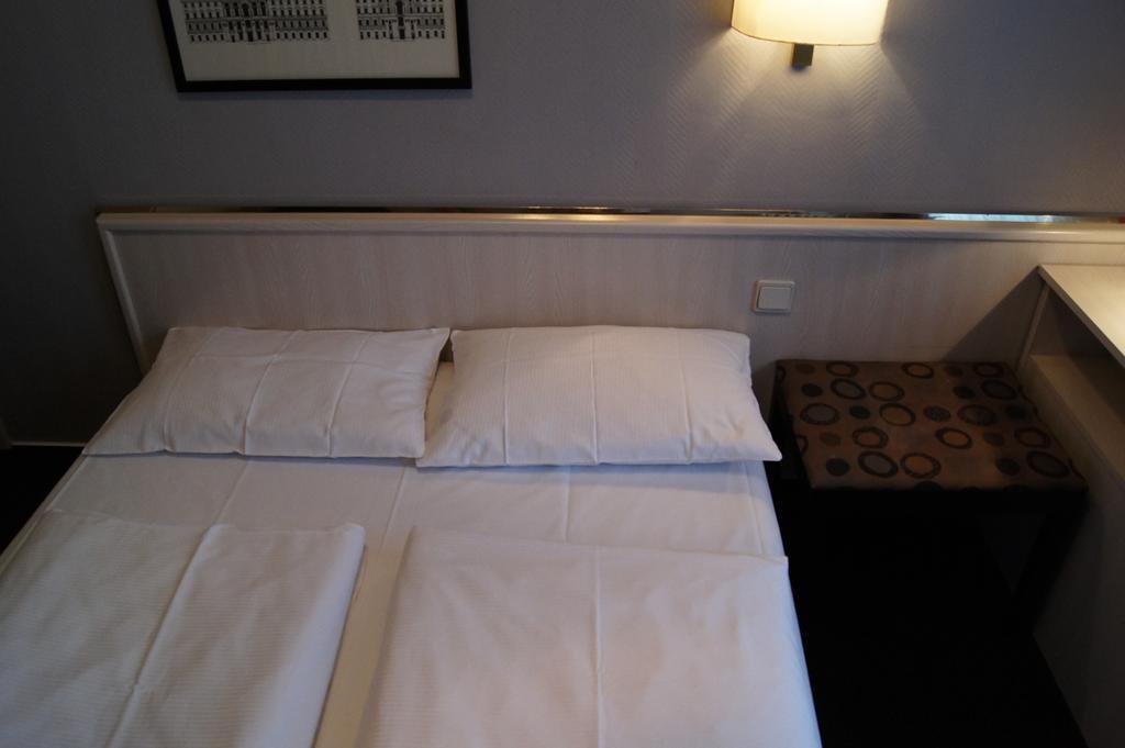 Berlin Plaza Hotel Am Kurfuerstendamm Oda fotoğraf