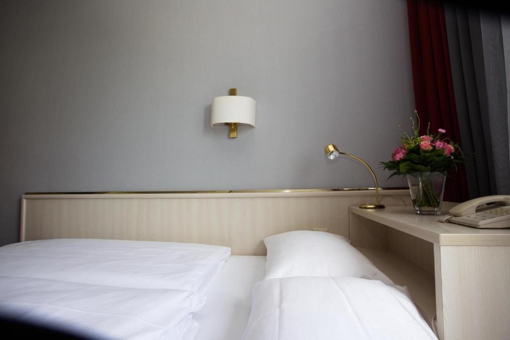 Berlin Plaza Hotel Am Kurfuerstendamm Oda fotoğraf